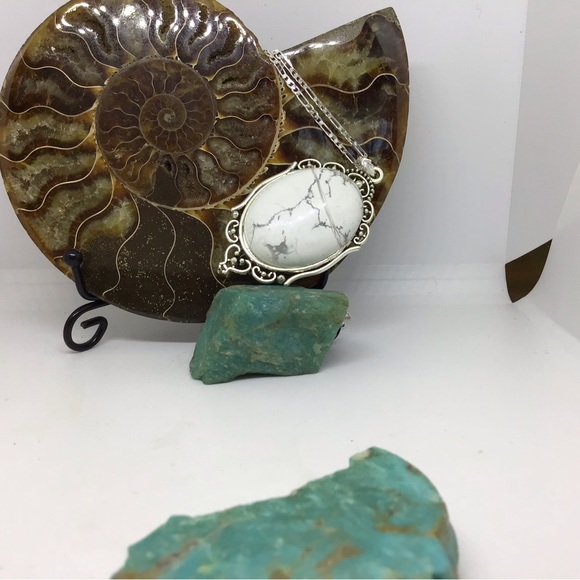 Howlite necklace - Picture 4 of 10